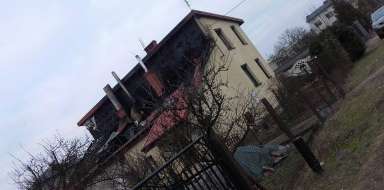 Budynek po pożarze na ulicy Mostowej w Żyrardowie