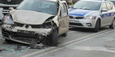 Rozbity samochód w Grodzisku Mazowieckim