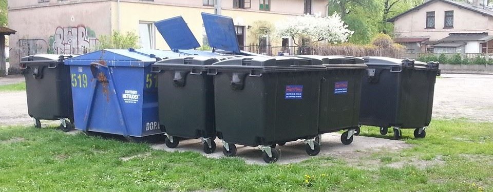 Kontenery na śmieci w Żyrardowie